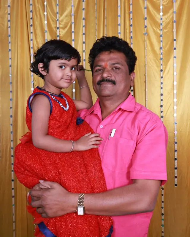 A family photographed with their child at Shobha Nursing Home (3 of 8)