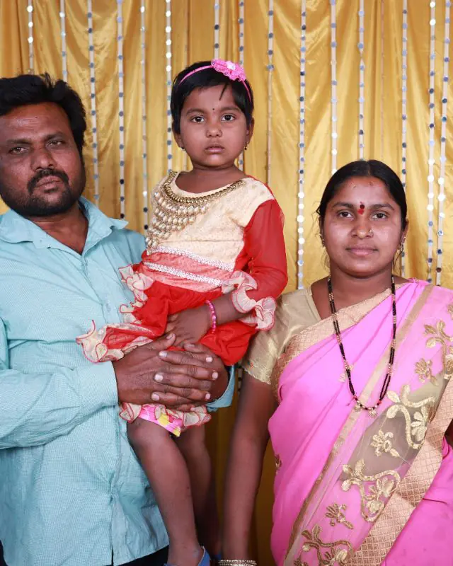 A family photographed with their child at Shobha Nursing Home (4 of 8)