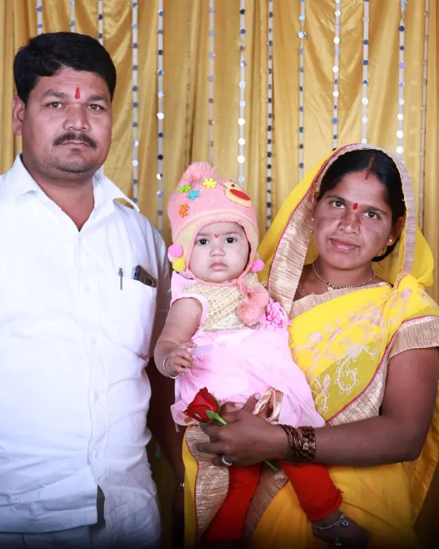 A family photographed with their child at Shobha Nursing Home (5 of 8)