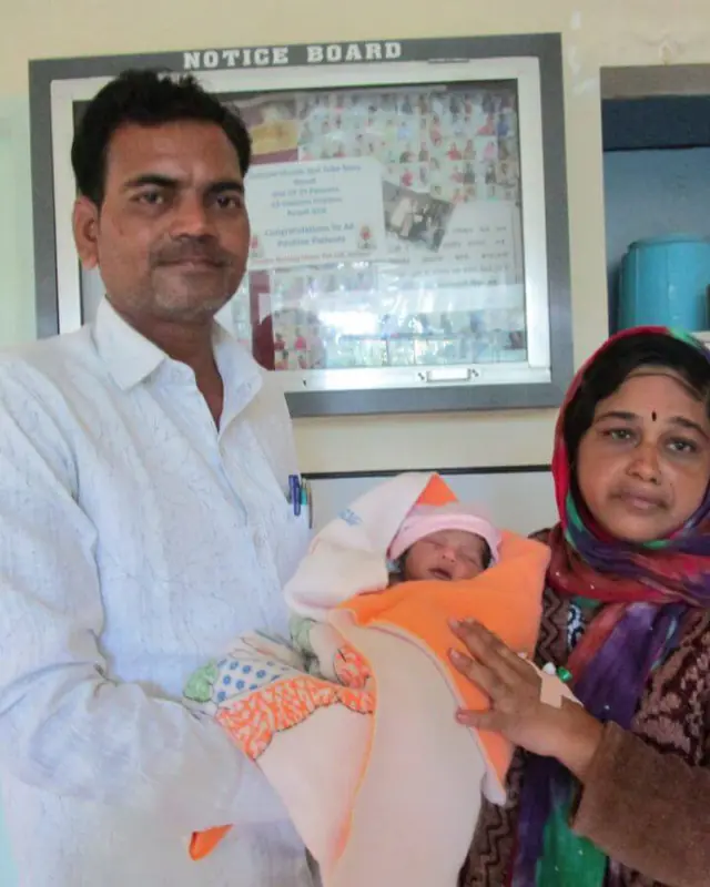 A family photographed with their child at Shobha Nursing Home (6 of 8)