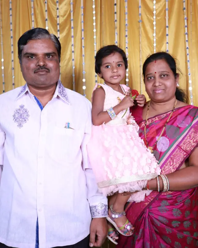 A family photographed with their child at Shobha Nursing Home (7 of 8)