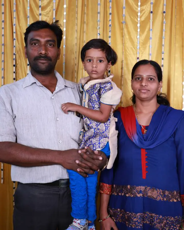 A family photographed with their child at Shobha Nursing Home (8 of 8)